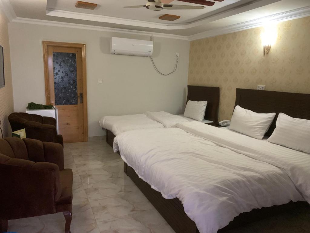 Postel nebo postele na pokoji v ubytování swat view hotel