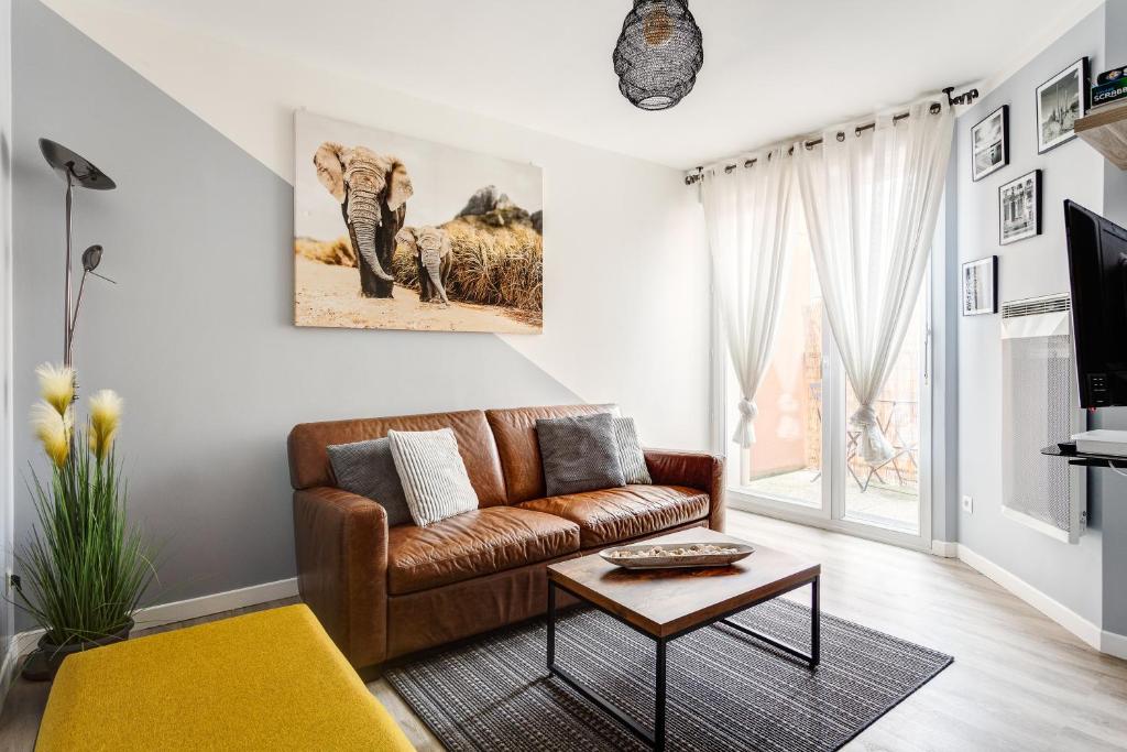 Posedenie v ubytovaní Appartement confortable Proche de Paris - Balcon - Parking & Wifi