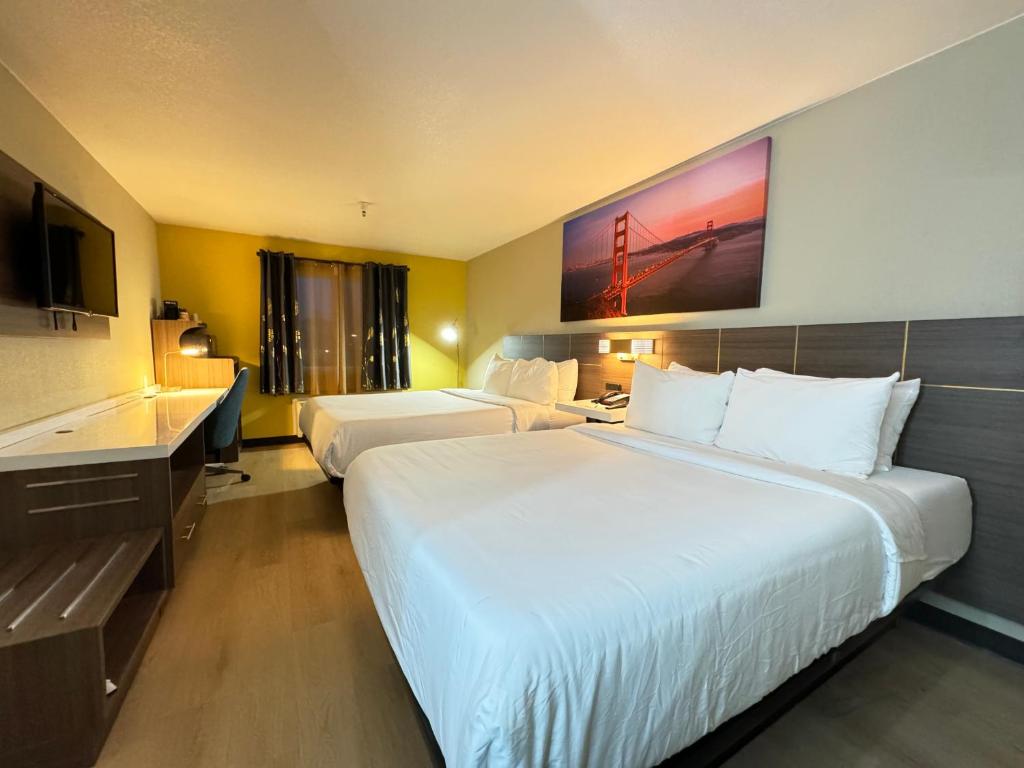 מיטה או מיטות בחדר ב-Quality Inn & Suites Willows