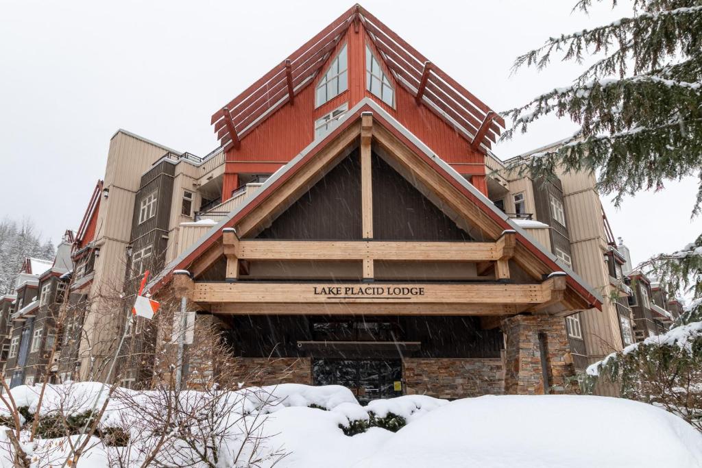 Creekside Slopeside 1BR with pool, hot tub, BBQ v zimě