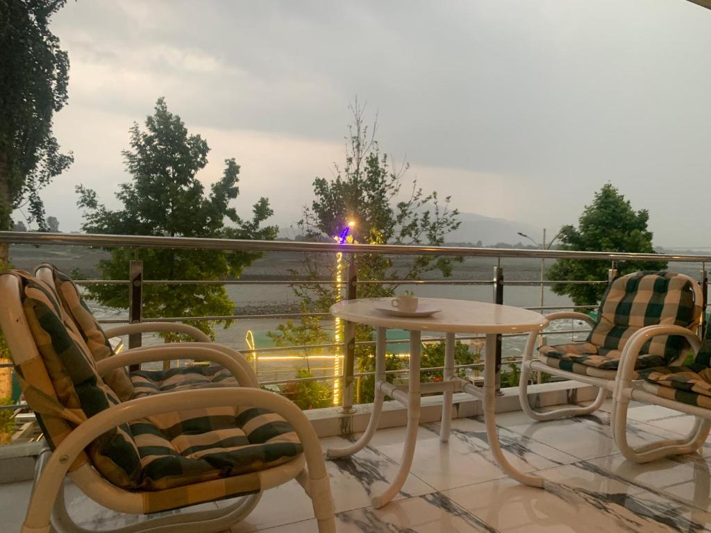 Balkón nebo terasa v ubytování swat view hotel