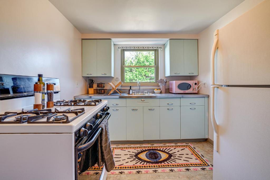 Cozy Pittsburgh Vacation Rental about 2 Mi to Downtown - Appartement