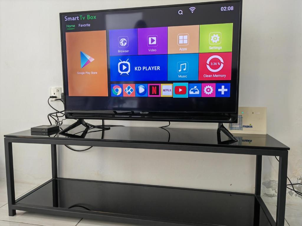 TV a/nebo společenská místnost v ubytování Homestay Pangsapuri Simfoni 3BR 7Pax Kuah Langkawi