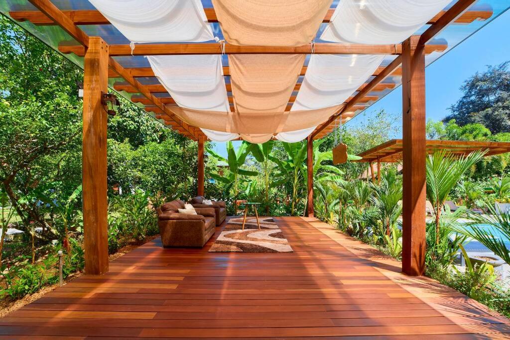 Zahrada ubytování Casa Jeffrey - Beach Escape, Stunning views, Private Pool Steps to Ocean