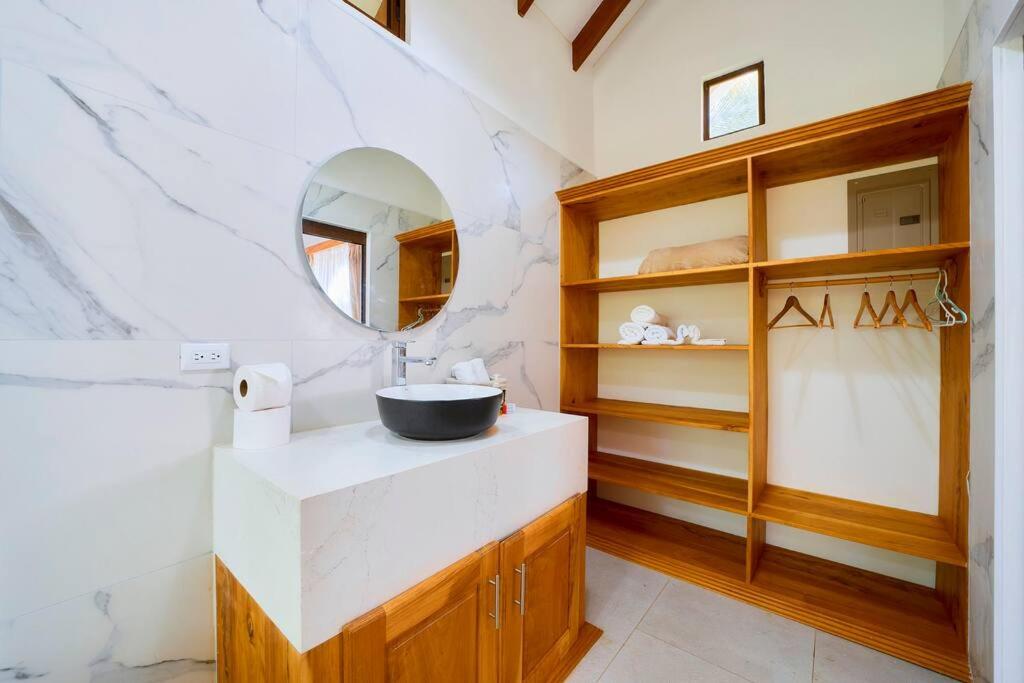 Fotografie z fotogalerie ubytování Casa Jeffrey - Beach Escape, Stunning views, Private Pool Steps to Ocean v destinaci Puerto Viejo