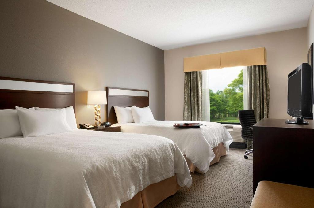 Hampton Inn & Suites - Mansfield - Two Queen Bed Hearing Accessible With Tub