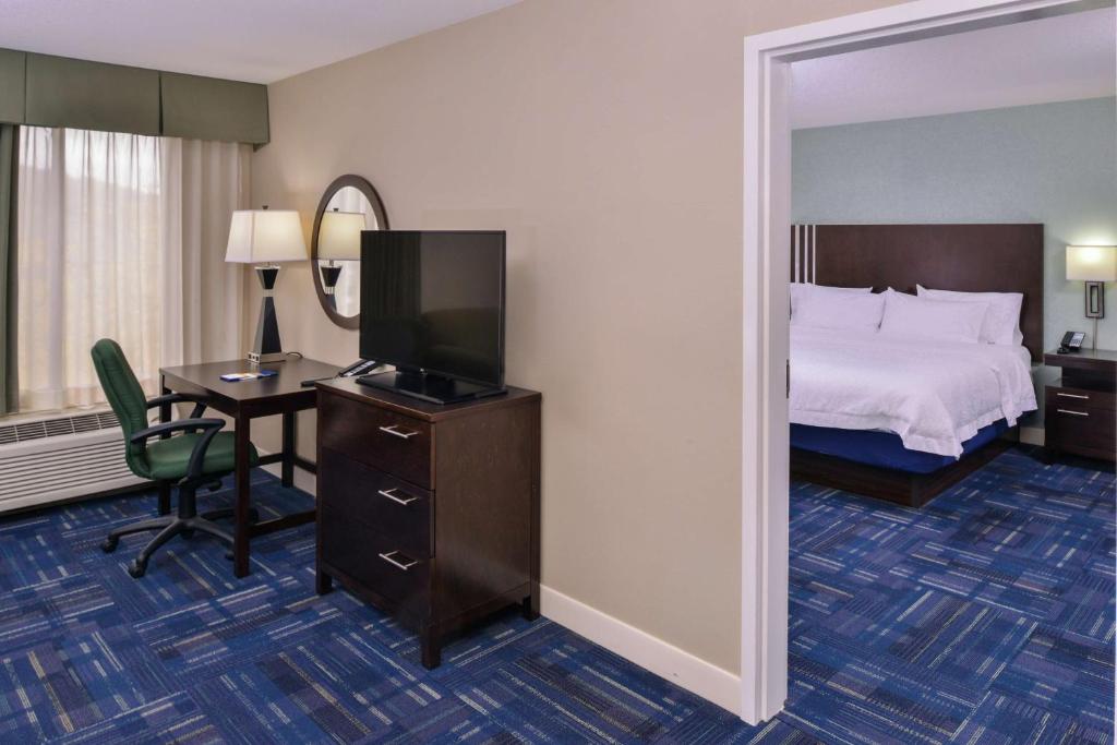 Postel nebo postele na pokoji v ubytování Hampton Inn Eugene