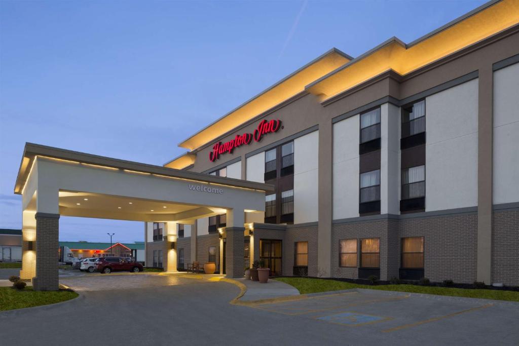 a hotel with a sign on the front of it at Hampton Inn Findlay in Findlay