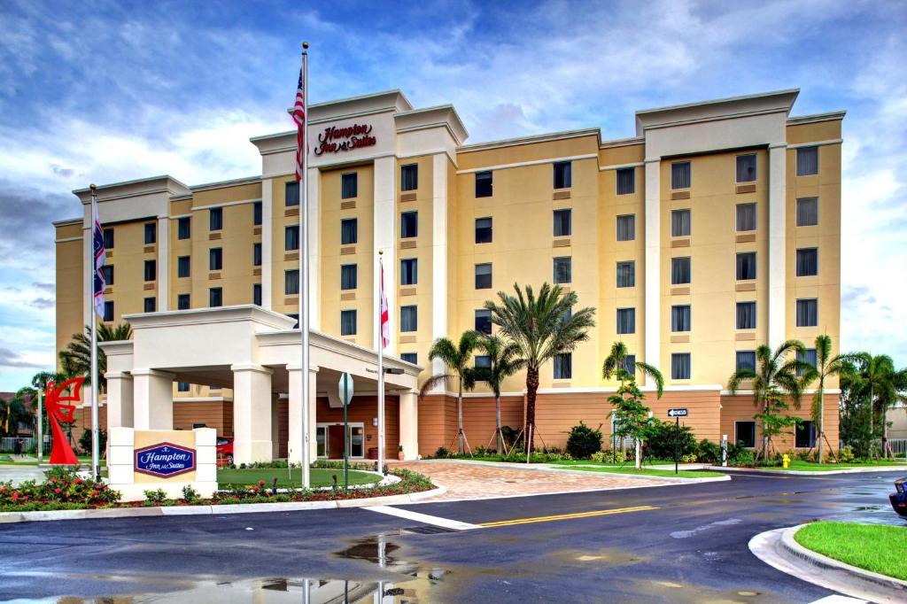 a rendering of the hotel exterior at Hampton Inn and Suites Coconut Creek in West Dixie Bend
