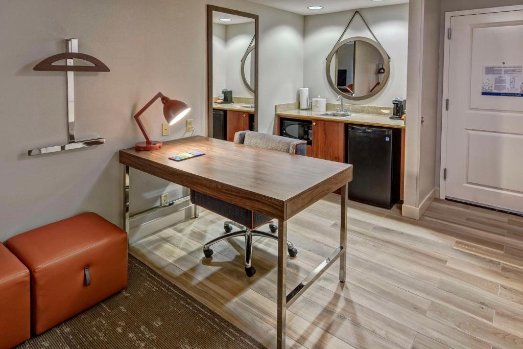Hampton Inn & Suites Fort Myers Estero - King Studio Suite - Non-Smoking