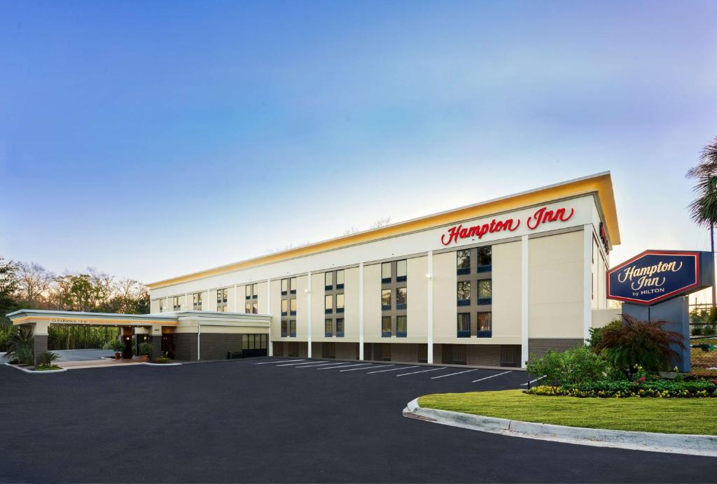 a hotel with a sign on the front of it at Hampton Inn Gainesville in Gainesville