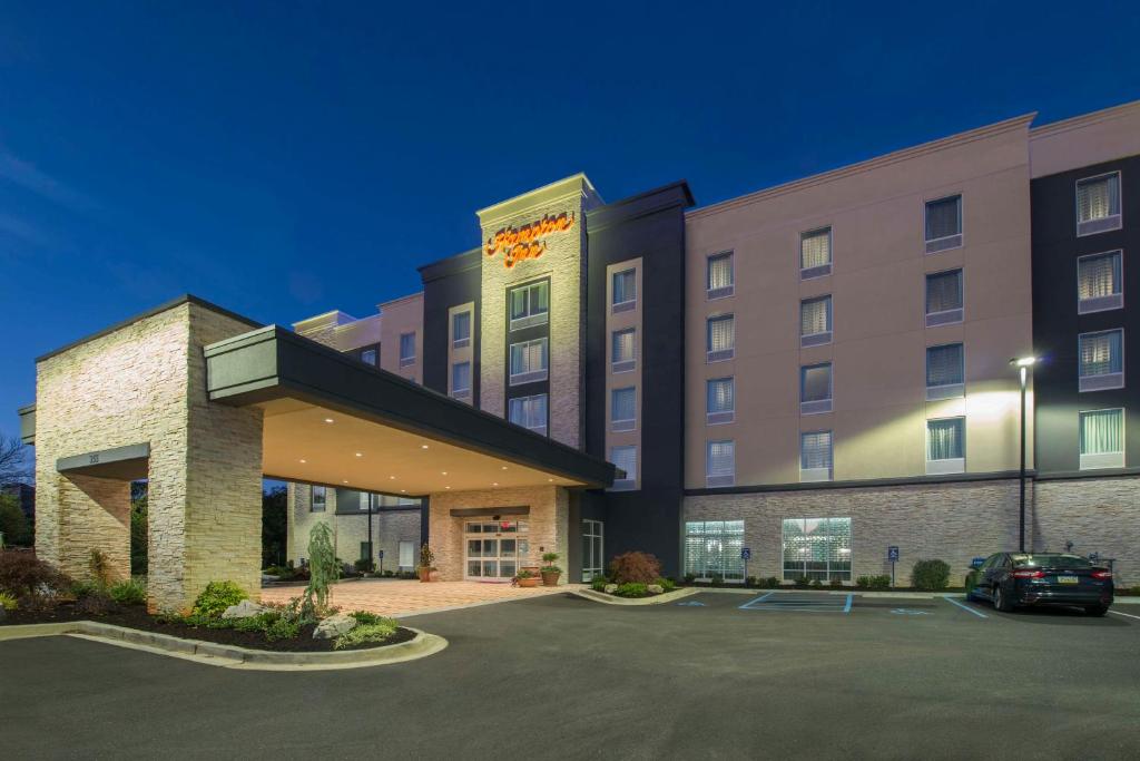 una representación de un hotel con aparcamiento en Hampton Inn Greenville/I-385 Haywood Mall, SC en Greenville