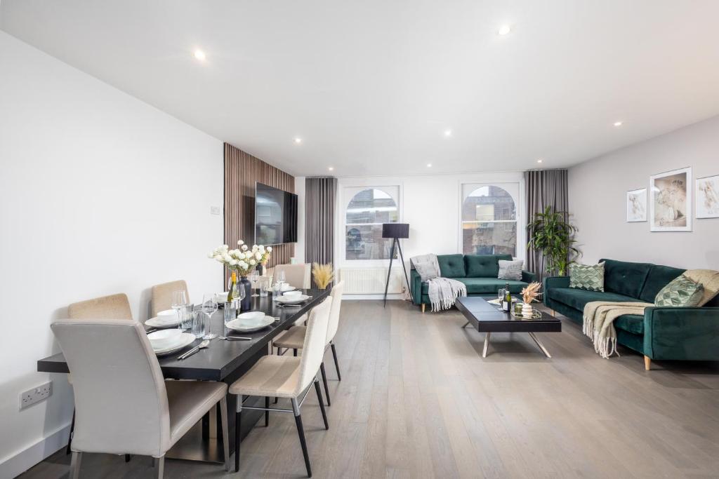 a living room with a table and a dining room at Luxury 2 Bedroom Apartment next to Angel in London