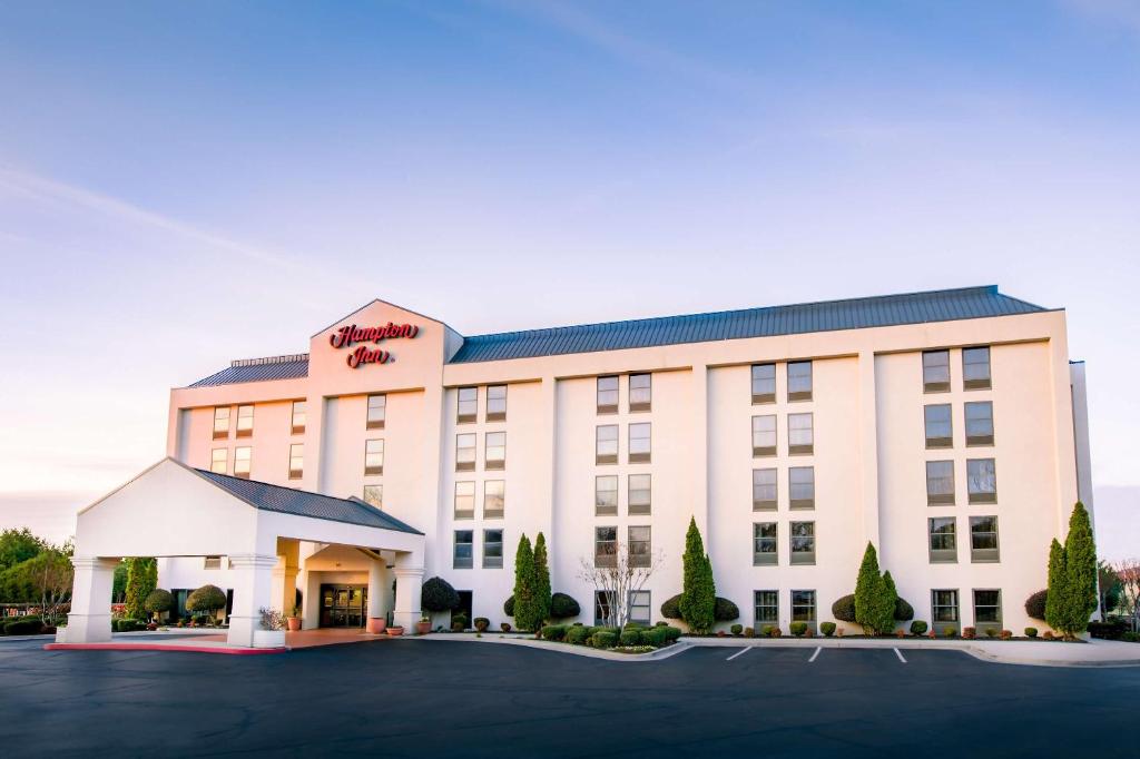 a rendering of the front of a hotel at Hampton Inn Huntsville-Arsenal/South Parkway in Huntsville