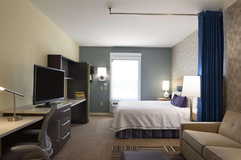 Home2 Suites by Hilton Ridgeland - King Studio Suite - Hearing Access/Non-Smoking