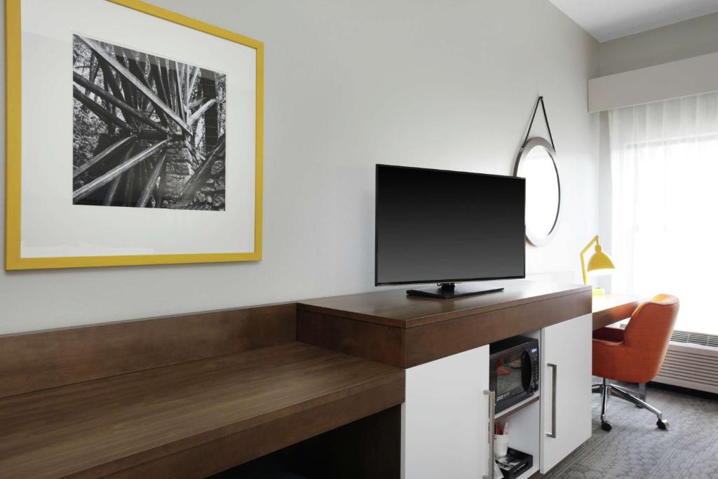 Hampton Inn Jasper - Habitación Con Cama Extragrande - No Fumadores