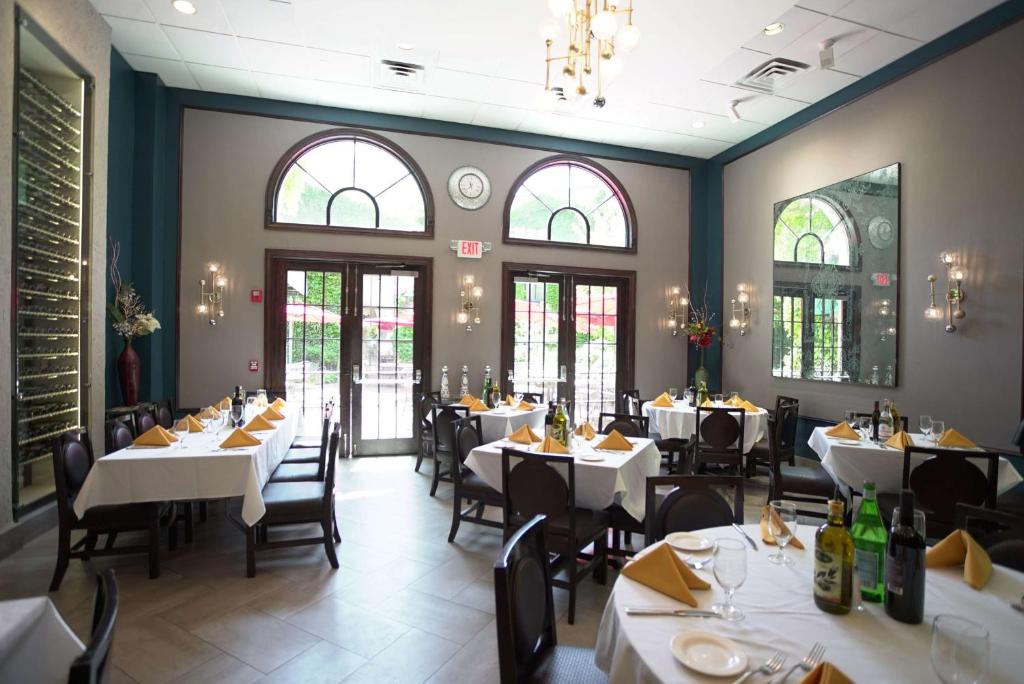 Restaurace v ubytování Hampton Inn & Suites Fairfield