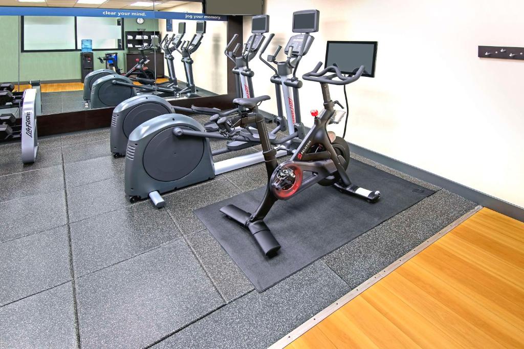 Fitness centrum a/nebo fitness zařízení v ubytování Hampton Inn & Suites Fairfield