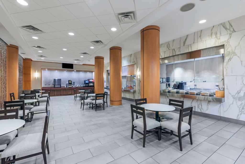 Embassy Suites by Hilton Houston-Energy Corridor photo