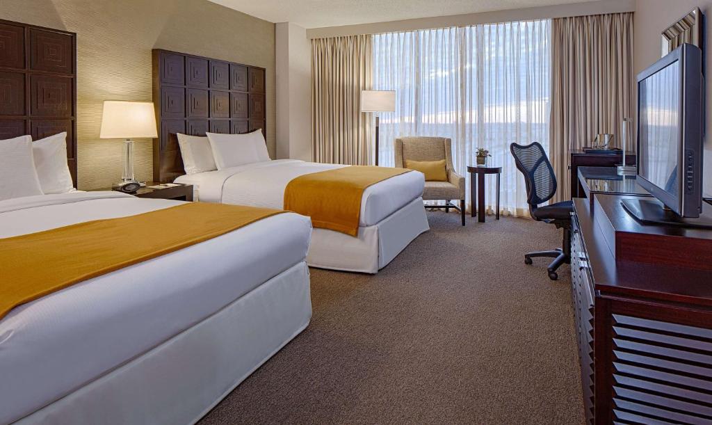 DoubleTree by Hilton Hotel Houston Greenway Plaza photo