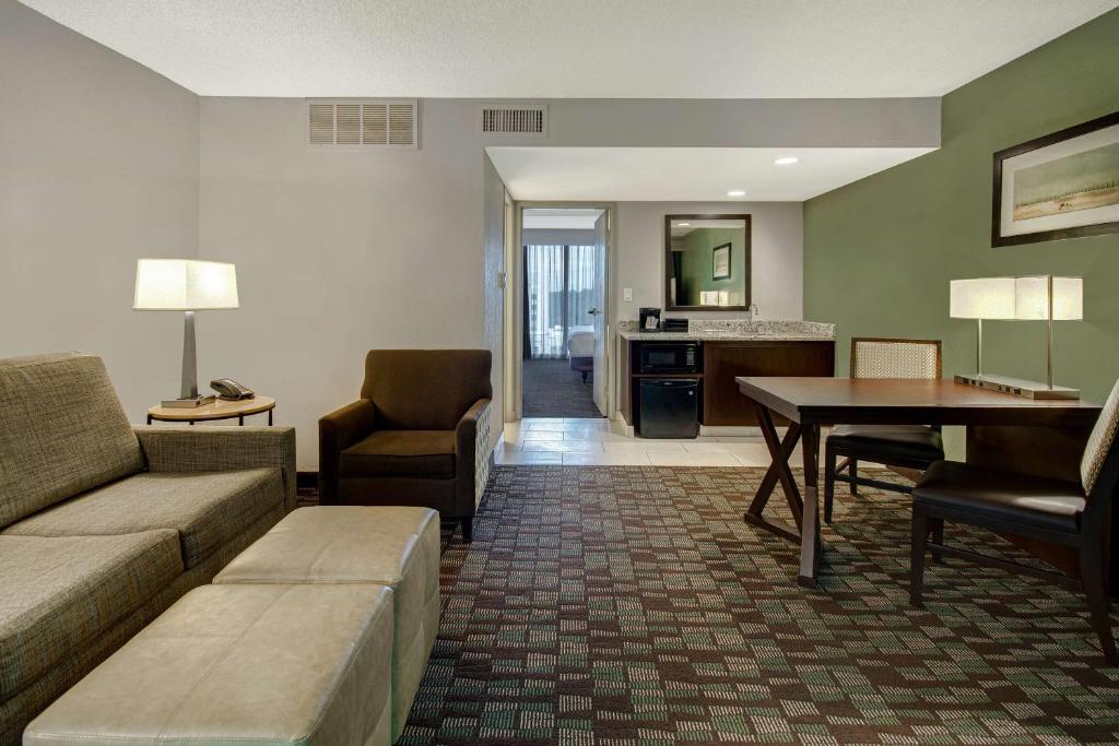 Embassy Suites by Hilton Jacksonville Baymeadows - Suite King D'une Chambre - Non-fumeur
