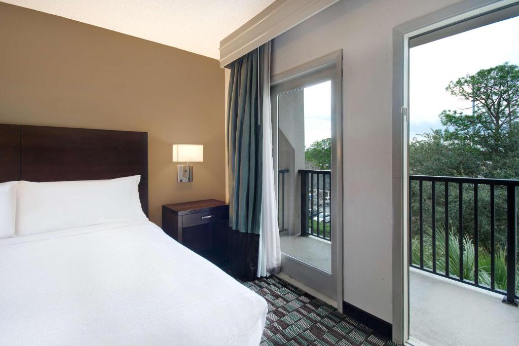Embassy Suites by Hilton Jacksonville Baymeadows - Salle Royale Exécutive Avec Balcon - Non-fumeur
