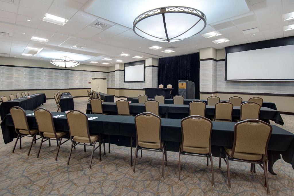 Embassy Suites by Hilton Jacksonville Baymeadows photo