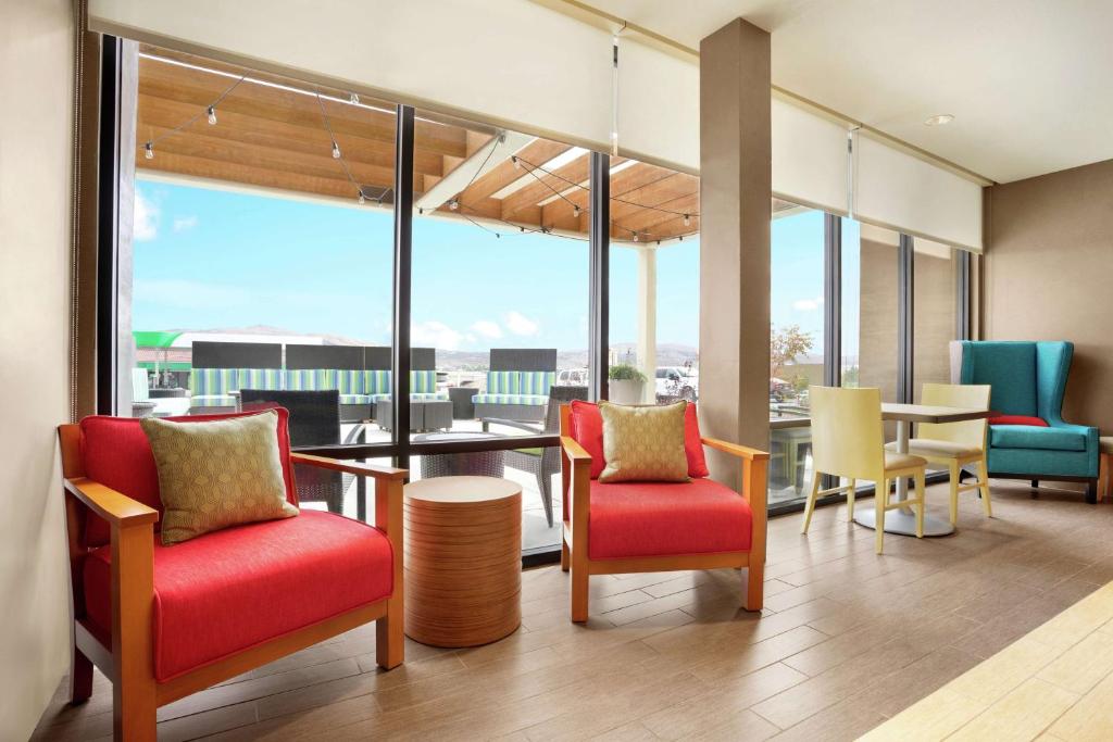Posezení v ubytování Home2 Suites By Hilton Elko