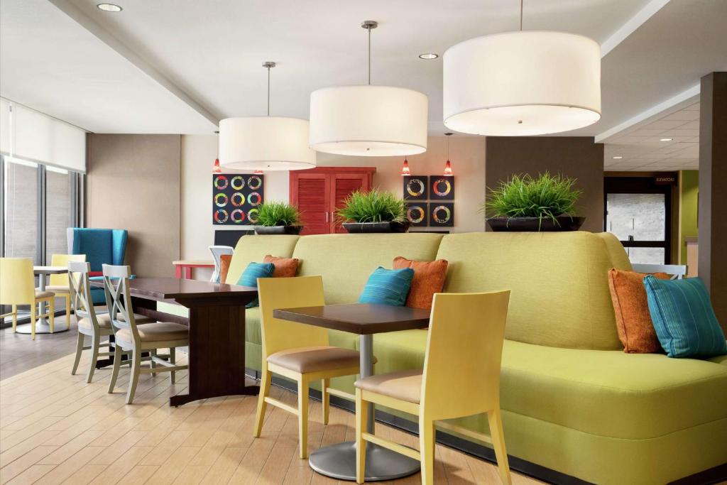 Posezení v ubytování Home2 Suites By Hilton Elko