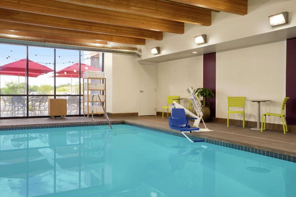 Bazén v ubytování Home2 Suites By Hilton Elko nebo v jeho okolí
