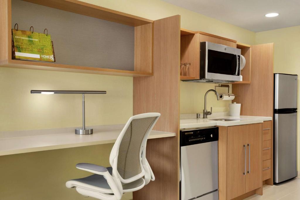 Kuchyň nebo kuchyňský kout v ubytování Home2 Suites By Hilton Elko