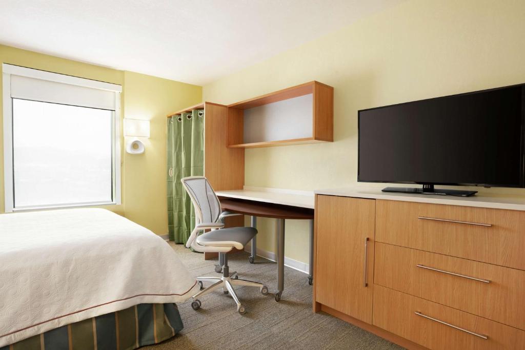 TV a/nebo společenská místnost v ubytování Home2 Suites By Hilton Elko