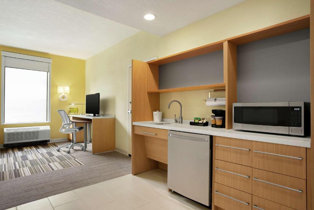 Kuchyň nebo kuchyňský kout v ubytování Home2 Suites By Hilton Elko