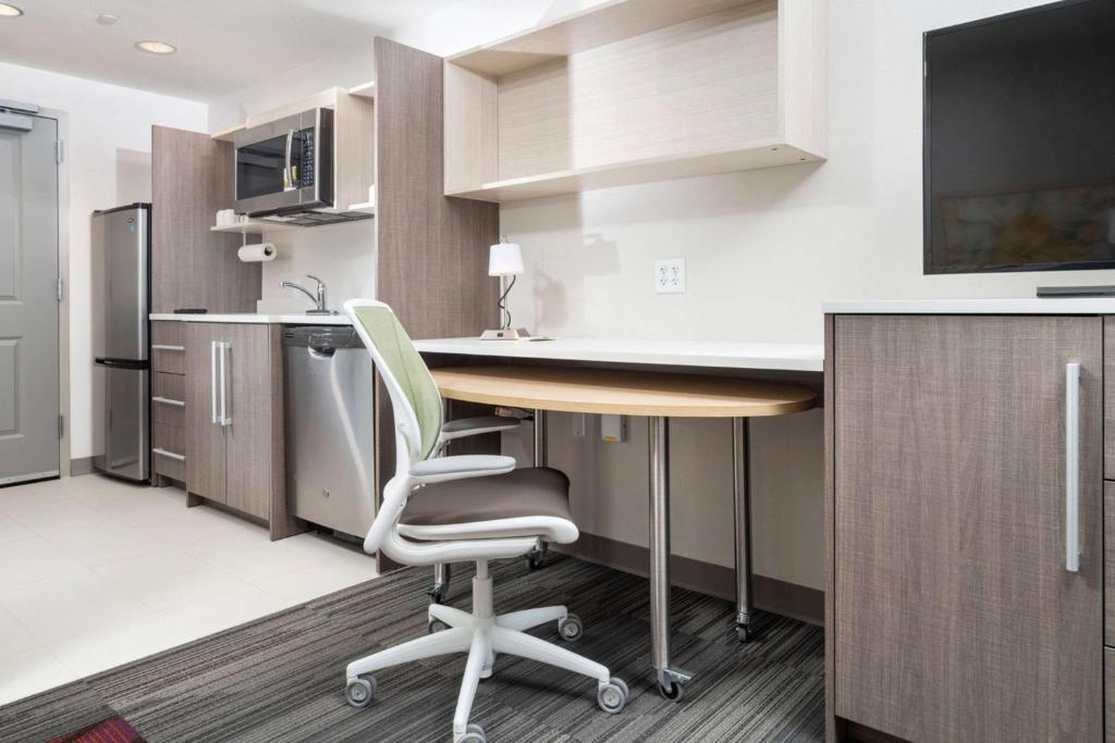 Home2 Suites By Hilton Newark Airport photo