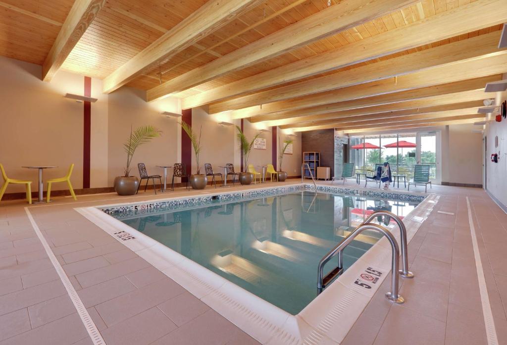Bazén v ubytování Home2 Suites By Hilton Hagerstown nebo v jeho okolí