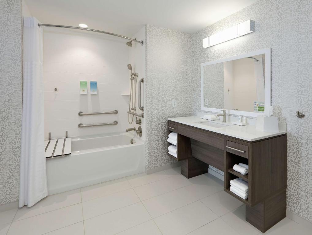 Koupelna v ubytování Home2 Suites By Hilton Hagerstown