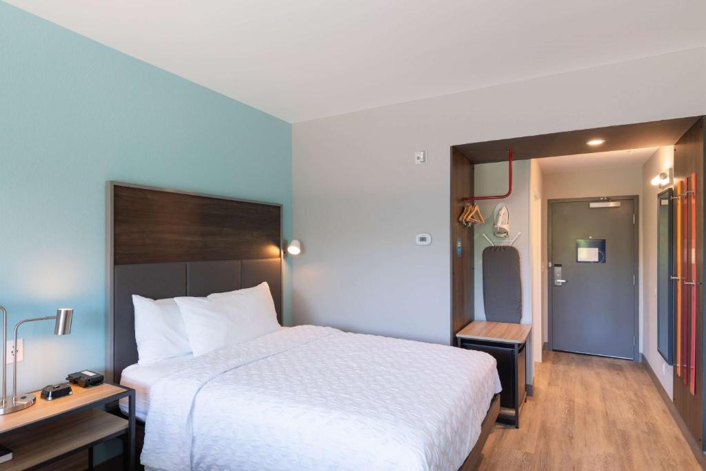 Postel nebo postele na pokoji v ubytování Tru By Hilton Eugene, Or