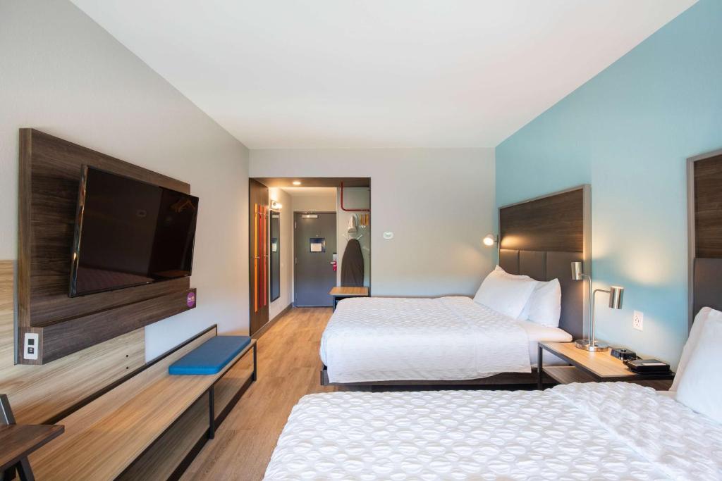 Postel nebo postele na pokoji v ubytování Tru By Hilton Eugene, Or