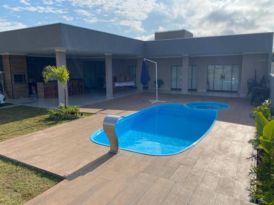 Bazén v ubytování Casa Com Piscina em Pousada Oasis do Paranapanema nebo v jeho okolí
