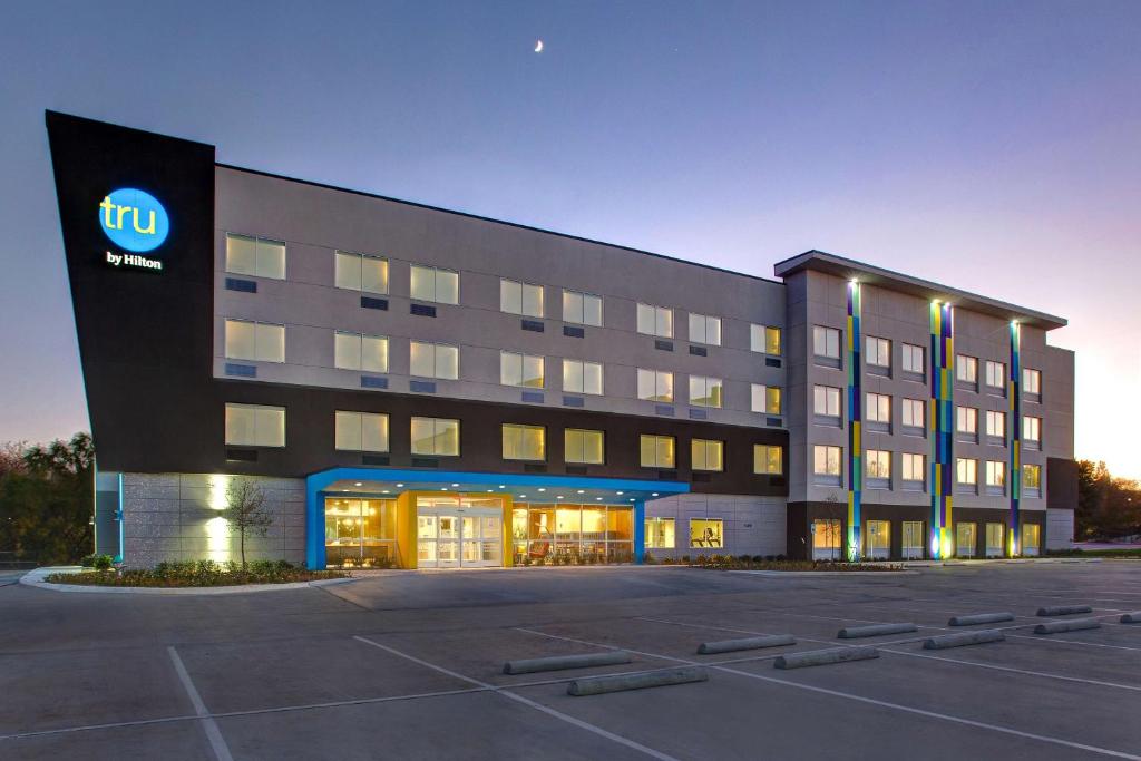 a building with a ups sign on the side of it at Tru By Hilton Northlake Fort Worth, Tx in Northlake