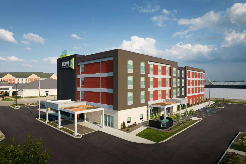 een weergave van een weergave van een hotel bij Home2 Suites By Hilton Fishers Indianapolis Northeast in Fishers