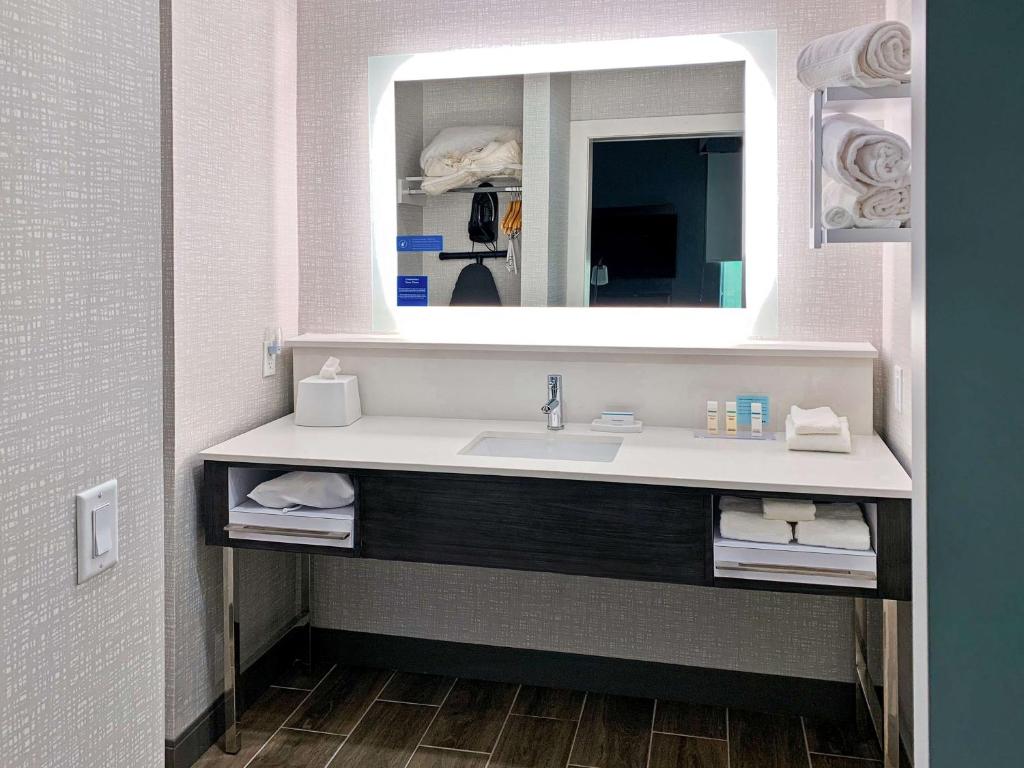Hampton Inn & Suites Houston East Beltway 8, Tx photo