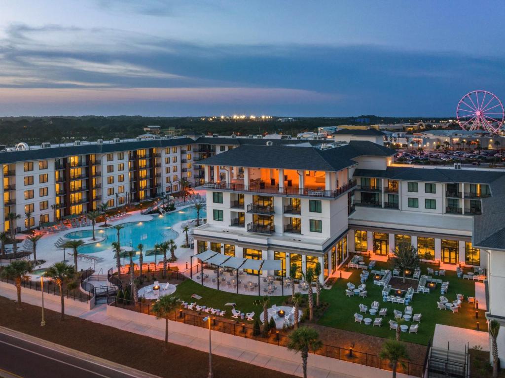 Бассейн в Embassy Suites By Hilton Panama City Beach Resort или поблизости