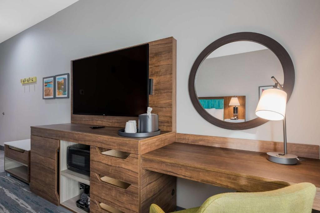 TV a/nebo společenská místnost v ubytování Hampton Inn By Hilton Williams
