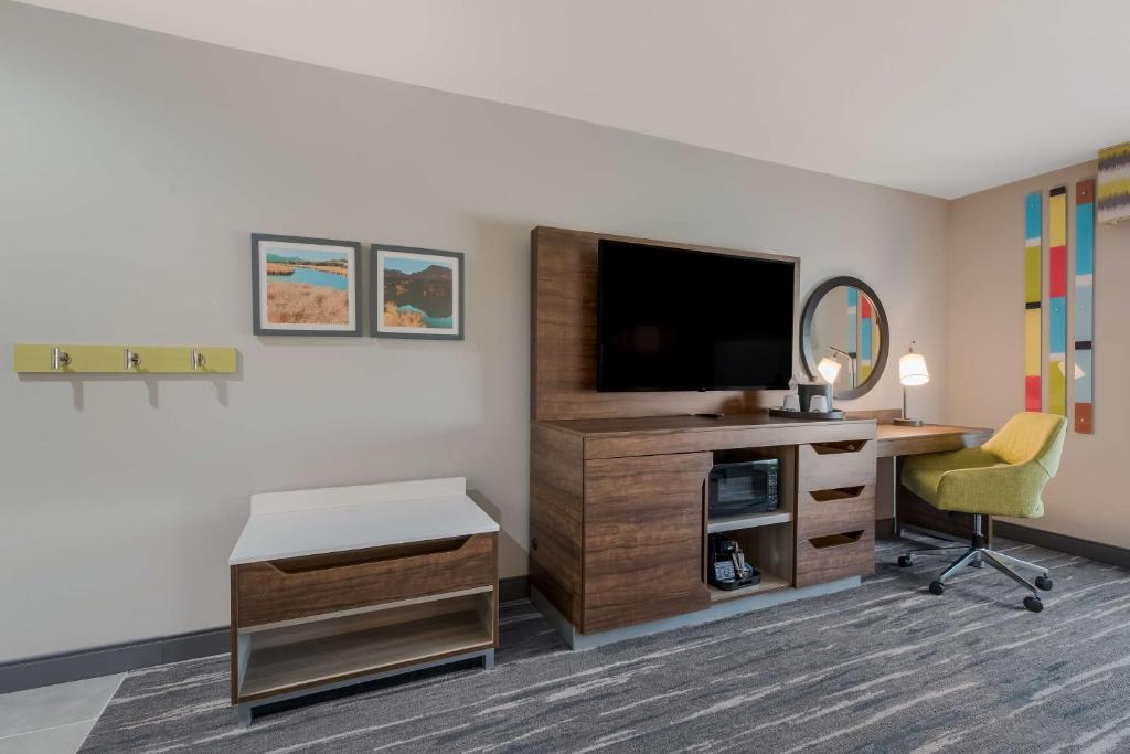 TV a/nebo společenská místnost v ubytování Hampton Inn By Hilton Williams