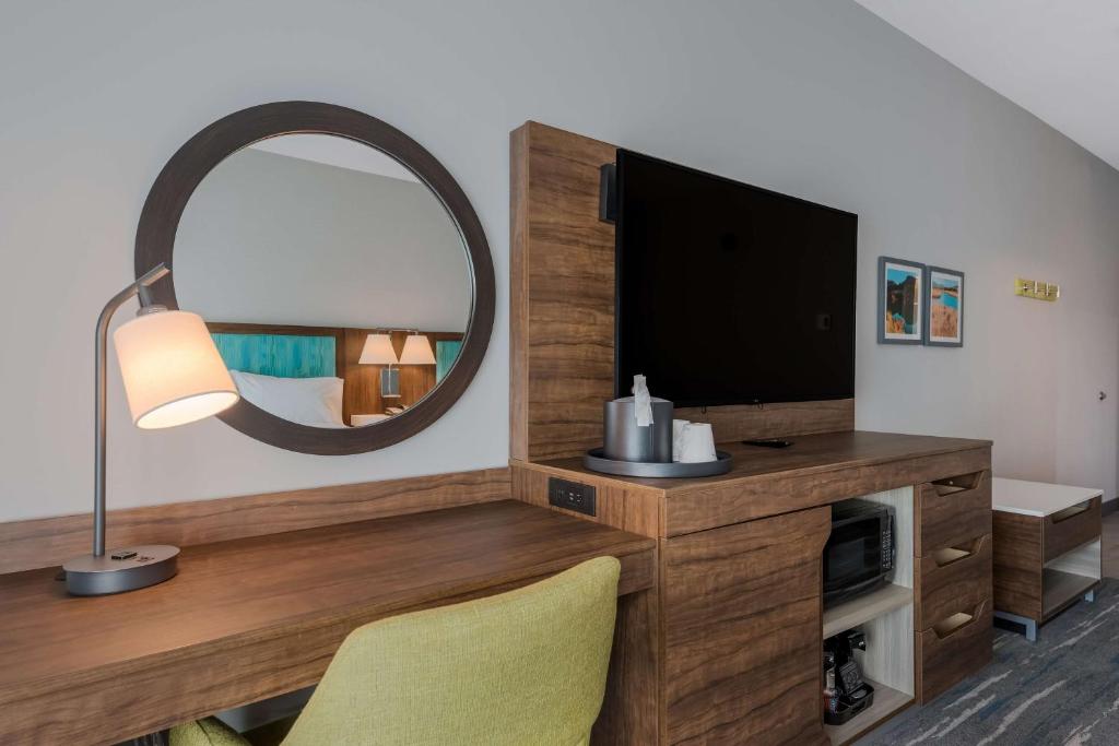 TV a/nebo společenská místnost v ubytování Hampton Inn By Hilton Williams