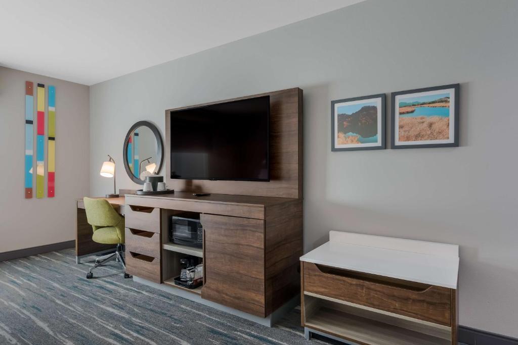 TV a/nebo společenská místnost v ubytování Hampton Inn By Hilton Williams