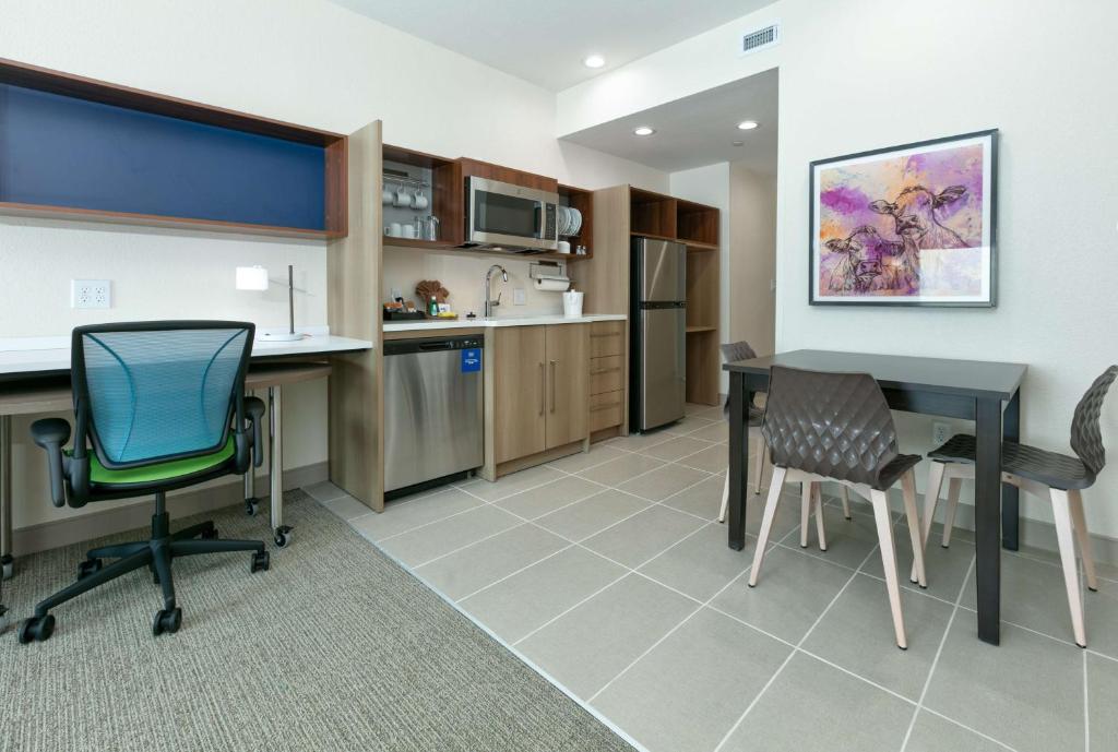 Kuchyň nebo kuchyňský kout v ubytování Home2 Suites By Hilton El Campo