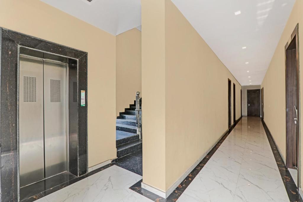 an empty hallway with a staircase in a building at Townhouse Hotel Hridaya Inn in Lucknow