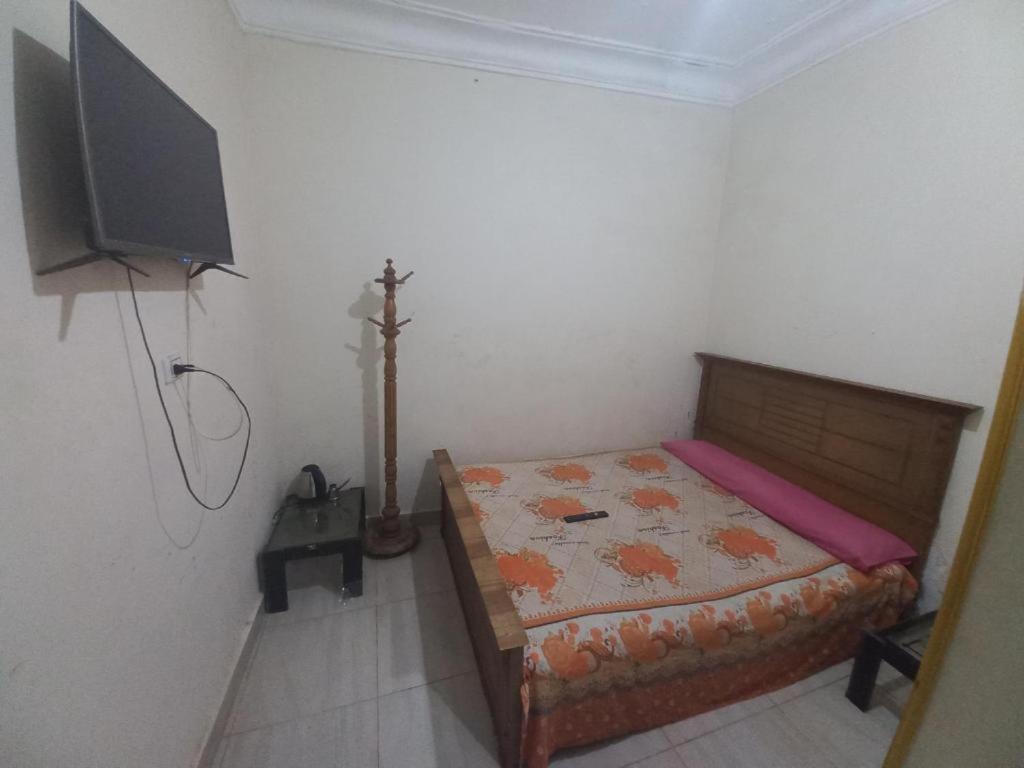 A bed or beds in a room at Pyramids Hotel